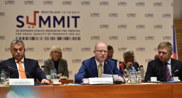 Předseda vlády Bohuslav Sobotka vystoupil v úvodu Spotřebitelského summitu v Bratislavě, 13. října 2017.