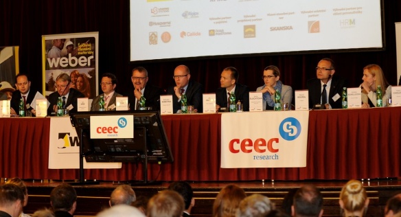 Předseda vlády ČR Bohuslav Sobotka se 14. května 2015 zúčastnil Setkání lídrů českého stavebnictví 2015. Zdroj: CEEC Research.
