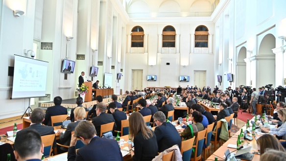 Premiér Andrej Babiš zahájil v Černínském paláci mezinárodní expertní konferenci k bezpečnosti sítí 5G, 2. května 2019.