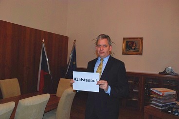 Ministr Dienstbier podpořil celosvětovou kampaň za ukončení násilí na ženách #ZaIstanbul
