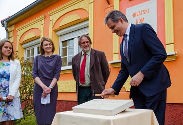 Ministr Dienstbier položil základní kámen Muzea moravských Chorvatů v Jevišovce 