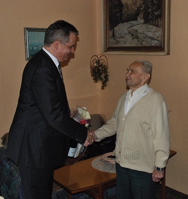 Ministr Dienstbier pogratuloval legionáři Antonínu Čadkovi k významnému životnímu jubileu
