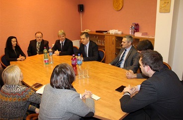 Ministr Dienstbier navštívil pracovně Vítkov