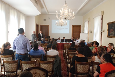 Ministr Dienstbier se sešel s představiteli Romů na pracovní poradě