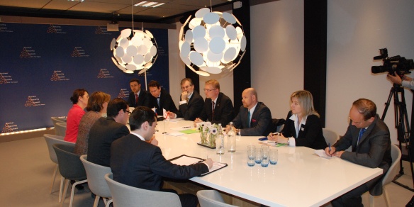 V rámci Summitu o jaderné bezpečnosti v Haagu se místopředseda vlády Bělobrádek setkal s ministryní zahraničních věcí Gruzie paní Maiou Pandžikidze.