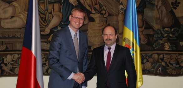 Setkání místopředsedy vlády Pavla Bělobrádka s místopředsedou vlády a ministrem hospodářství Moldavské republiky Valeriem Lazarem, 31. března 2014.