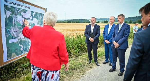 Během návštěvy Královéhradeckého kraje navštívil premiér Andrej Babiš i areál průmyslové zóny Solnice-Kvasiny, 22. července 2021.