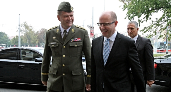 Předseda vlády Bohuslav Sobotka navštívil v úterý 6. října 2015 Generální štáb Armády České republiky. Zdroj: MO.