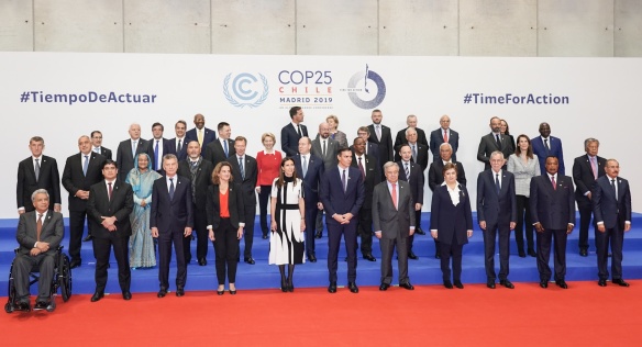 Společná fotografie účastníků klimatického summitu COP25 v Madridu, 2. prosince 2019.