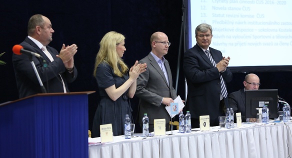 Předseda vlády Bohuslav Sobotka se zúčastnil Valné hromady České unie sportu v Nymburku, 23. dubna 2016.