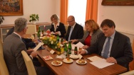 Premiér Bohuslav Sobotka přijal ve středu 4. listopadu 2015 velvyslance Rakouska.