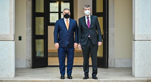 Předsedové vlád Maďarska a České republiky Viktor Orbán a Andrej Babiš, 5. února 2021.