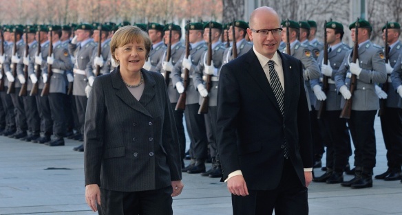 Předseda vlády se při návštěvě SRN 13. března 2014 setkal s kancléřkou Angelou Merkelovou.