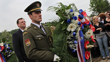 Premiér Petr Nečas se dnes zúčastnil pietní vzpomínky k 70. výročí vyhlazení obce Lidice, 10. června 2012