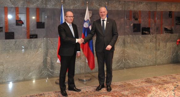 Premiér Bohuslav Sobotka se setkal s předsedou Státního shromáždění Republiky Slovinsko Milanem Brglezem, 13. dubna 2015.