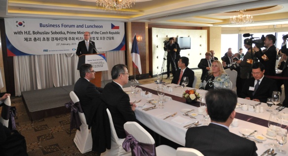 Předseda vlády Bohuslav Sobotka zahájil česko-korejské podnikatelské fórum, 25. února 2015. 