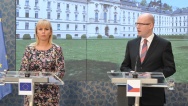 Premiér Sobotka jednal s eurokomisařkou Bieńkowskou ve Strakově akademii, 5. května 2015.