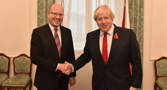 Předseda vlády Bohuslav Sobotka se setkal s britským ministrem zahraničí Borisem Johnsonem, 11. listopadu 2016. 