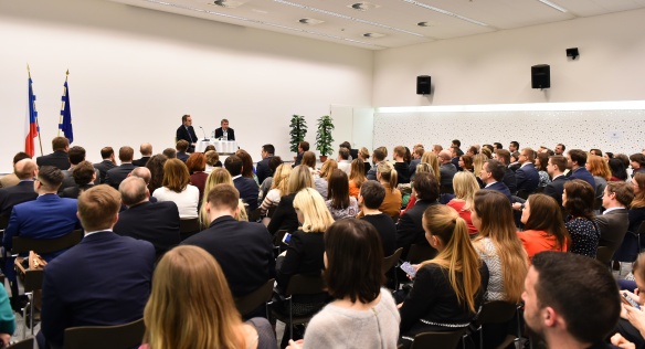 Předseda vlády Andrej Babiš se v Bruselu setkal s Čechy pracujícími v institucích EU, 21. března 2018.
