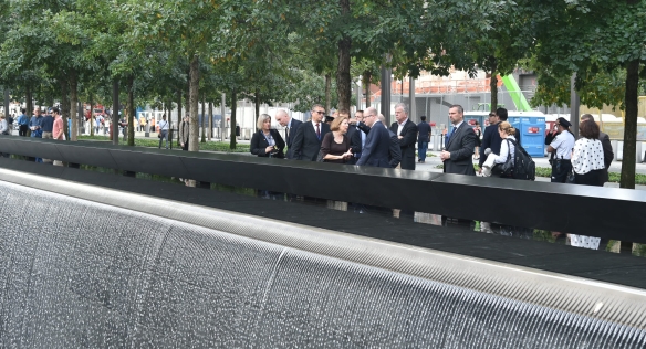 Předseda vlády Sobotka uctil památku obětí z 11. září na Ground Zero v New Yorku, 29. září 2015.