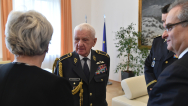 Premiér Sobotka ocenil brigádního generála Emila Bočka za jeho statečnost v bojích druhé světové války, 8. března 2016 ve Strakově akademii.