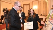 Předseda vlády Bohuslav Sobotka předal ceny ve výtvarné soutěži „Nejlepší vánoční dárek“, 15. prosince 2015.
