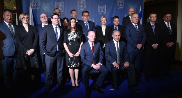 Joint photograph of government officials following intergovernmental consultations in Jerusalem, 22 May 2016.