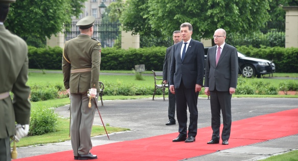 Předseda vlády Bohuslav Sobotka se setkal s předsedou vlády Litevské republiky Algirdasem Butkevičiusem, 24. května 2016.