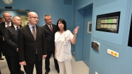 Premiér Sobotka zahájil činnost nového pavilonu intenzivní medicíny Fakultní nemocnice u sv. Anny v Brně, 7. října 2015.
