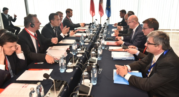 Předseda vlády Bohuslav Sobotka jednal se spolkovým kancléřem Rakouské republiky Christianem Kernem, 23. srpna 2017.