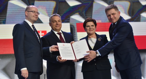 Předsedové vlád zemí Visegradské skupiny podepsali „Varšavskou deklaraci“, 28. března 2017.