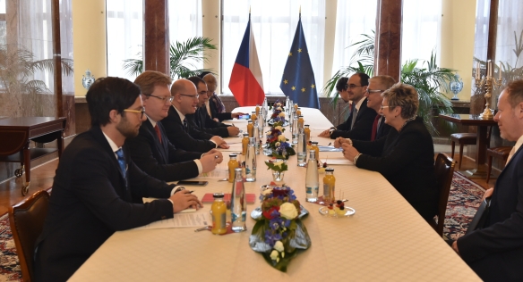 Předseda vlády Sobotka se setkal s vedením společnosti Ahold, 2. prosince 2016.