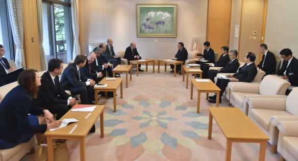 Předseda vlády Bohuslav Sobotka se setkal s předsedou dolní komory Parlamentu Japonska Tadori Oshimou, 28. června 2017.