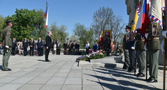 Předseda vlády Bohuslav Sobotka 8. května 2016 uctil na pražském Vítkově památku obětí druhé světové války.