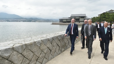 Předseda vlády Bohuslav Sobotka si prohlédl ostrov Mijadžima, 30. června 2017.