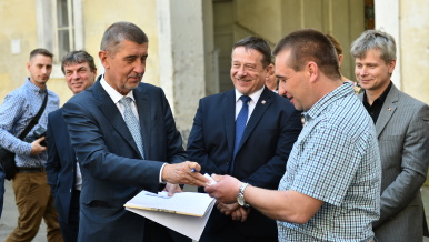 Předseda vlády Andrej Babiš hovořil o návrzích na možnost využití budov v Josefově.
