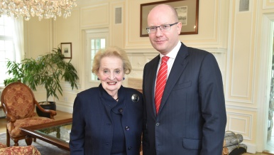 Předseda vlády Bohuslav Sobotka se setkal s bývalou ministryní zahraničních věcí Madeleine Albright. 