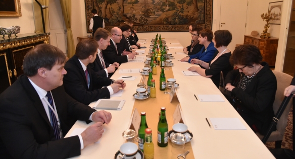 Premiér Sobotka jednal s premiérkou Polska Beatou Szydlovou, 3. prosince 2015.