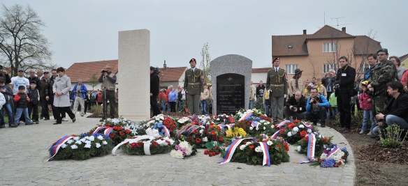 Premiér Bohuslav Sobotka uctil 5. dubna 2014 památku válečných hrdinů v Uherském Ostrohu.