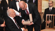 Předseda vlády Bohuslava Sobotka v pátek 11. dubna 2014 předal Cenu Arnošta Lustiga. 