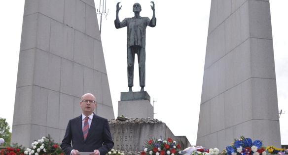 Premiér Bohuslav Sobotka se v neděli 10. května 2015 zúčastnil vzpomínkového aktu k osvobození koncentračního tábora Mauthausen.