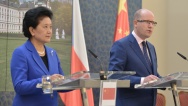 Tisková konference po setkání premiéra Sobotky s místopředsedkyní Státní rady Čínské lidové republiky Yandong, 15. června 2015. 
