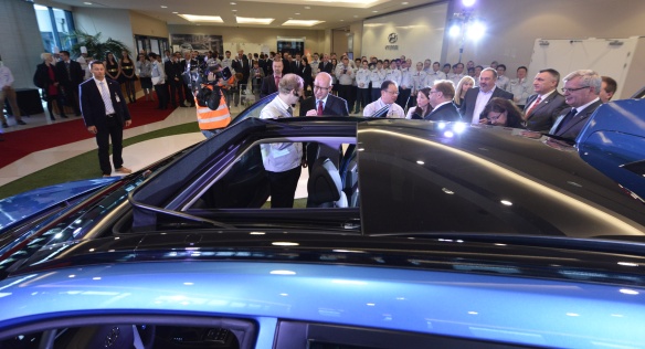 Předseda vlády Bohuslav Sobotka se zúčastnil zahájení výroby nového vozu Hyundai v Nošovicích, 23. června 2015.