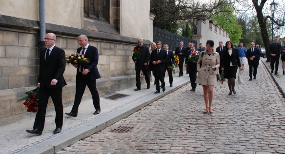 Uctění památky Stanislava Grosse se zúčastnil i předseda vlády ČR Bohuslav Sobotka, 22. dubna 2015.