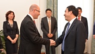 Předseda vlády Bohuslav Sobotka přijal v pondělí 31. srpna předsedu představenstva Bank of China pana Tian Guoliho.