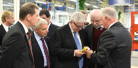 Premiér Jiří Rusnok navštívil v úterý 17. září 2013 úspěšnou brněnskou firmu Frentech Aerospace vyrábějící díly pro letadla a vesmírná zařízení.