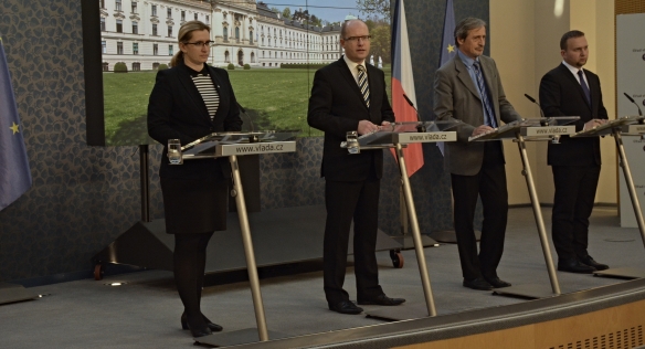 Tisková konference po jednání vlády 5. října 2015.