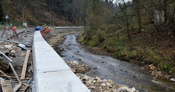 Premiér Jiří Rusnok se při prohlídce Chrastavy zajímal především o postup při odstraňování škod po povodních z roku 2010.