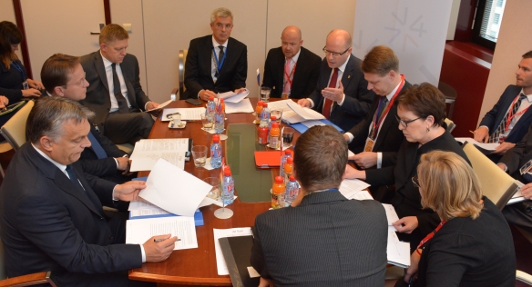 Před mimořádným summitem v Bruselu se sešli představitelé V4, 15. října 2015.