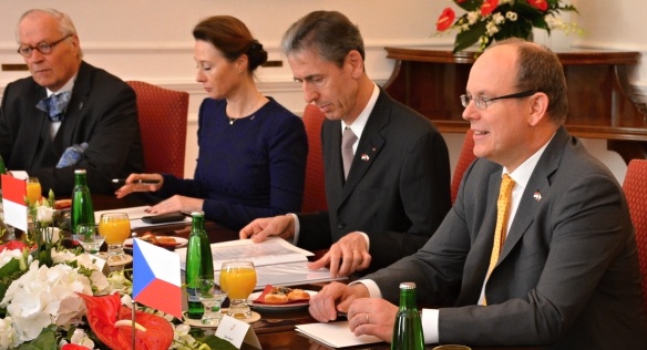 Premiér Bohuslav Sobotka 10. dubna 2015 jednal s monackým knížetem Albertem II.